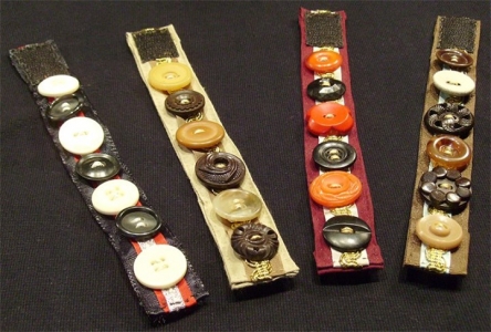 Button bracelets made of recycled bias tape, ribbon and buttons. Velcro closure.