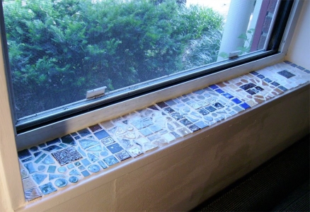 Here are the tiles installed in my windowsill and grouted.